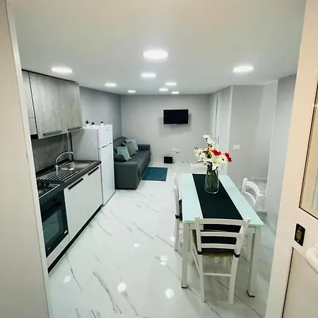House Nancy 4* Νάπολη