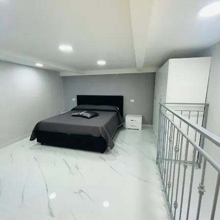 House Nancy Bed and Breakfast Νάπολη